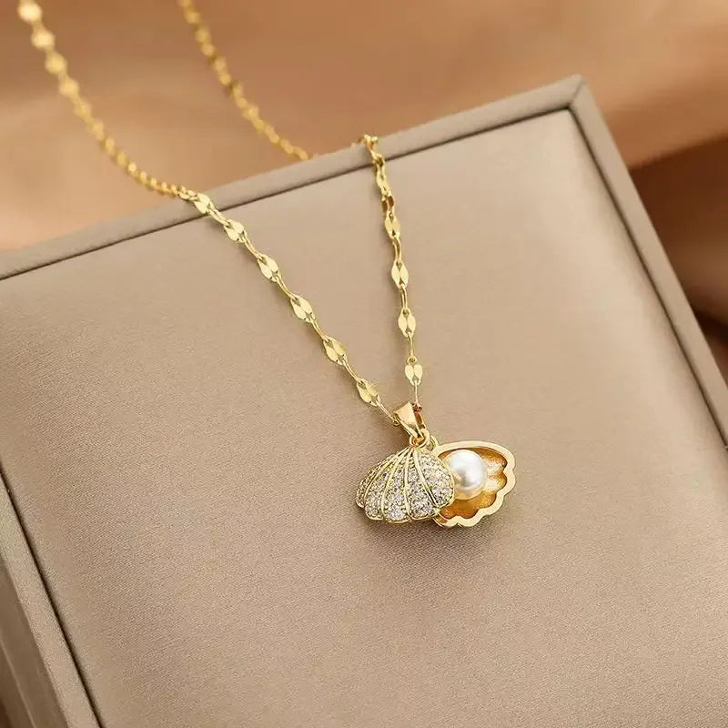 AURORA™️ – Peach Heart Pearl Oyster Clavicle Necklace