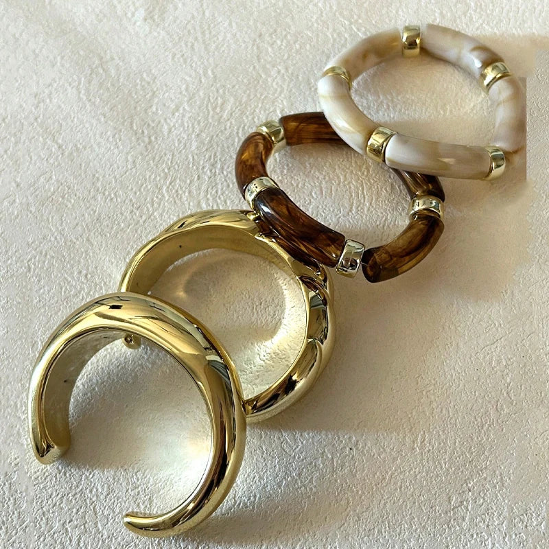 AURAVIA™️ – 4-Piece Vintage Resin Bangle Set