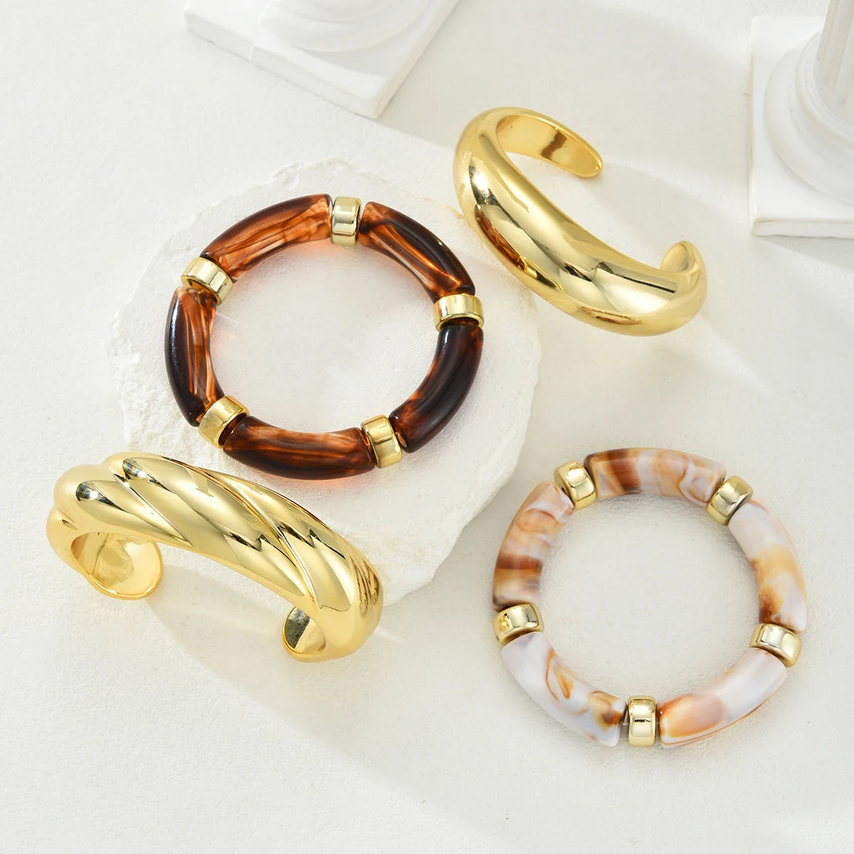 AURAVIA™️ – 4-Piece Vintage Resin Bangle Set
